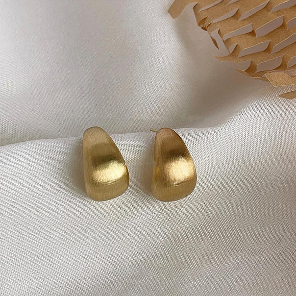 Brush Curve Stud Earring ~ Gold plated